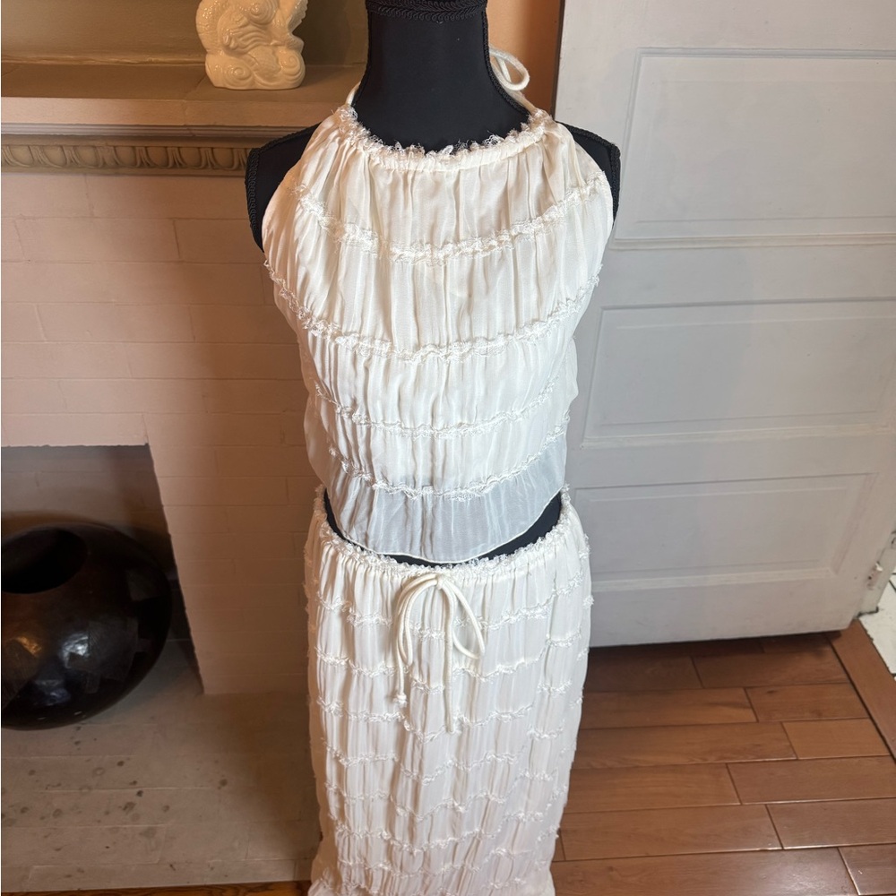 Chic White Women's Skirt Set
